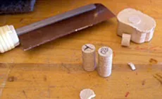 Ahornstopfen mit Messer herstellen