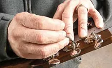 Markieren des Schraubenlochs