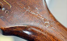 Klebstofffüllung am Hals