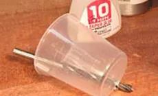 eine Klebstoff-Tropfschale herzustellen