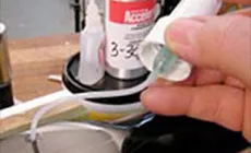 Super-Klebebeschleuniger