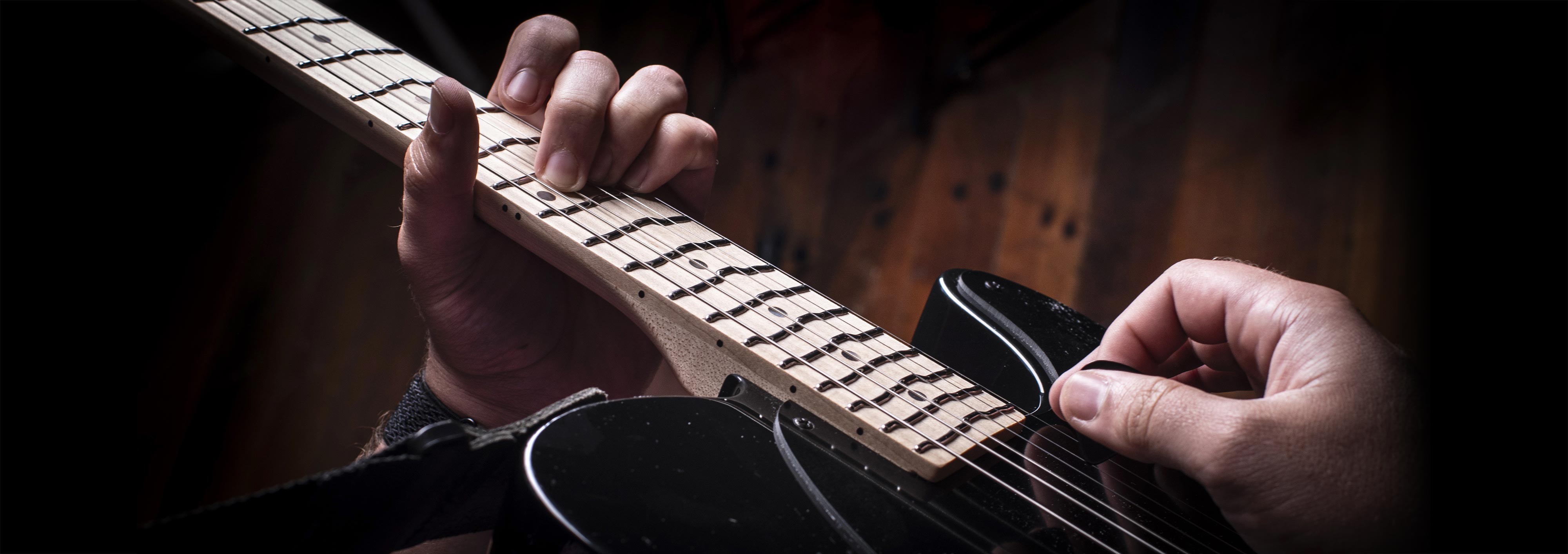 Echter Temperamenthals auf einer Telecaster-Gitarre.