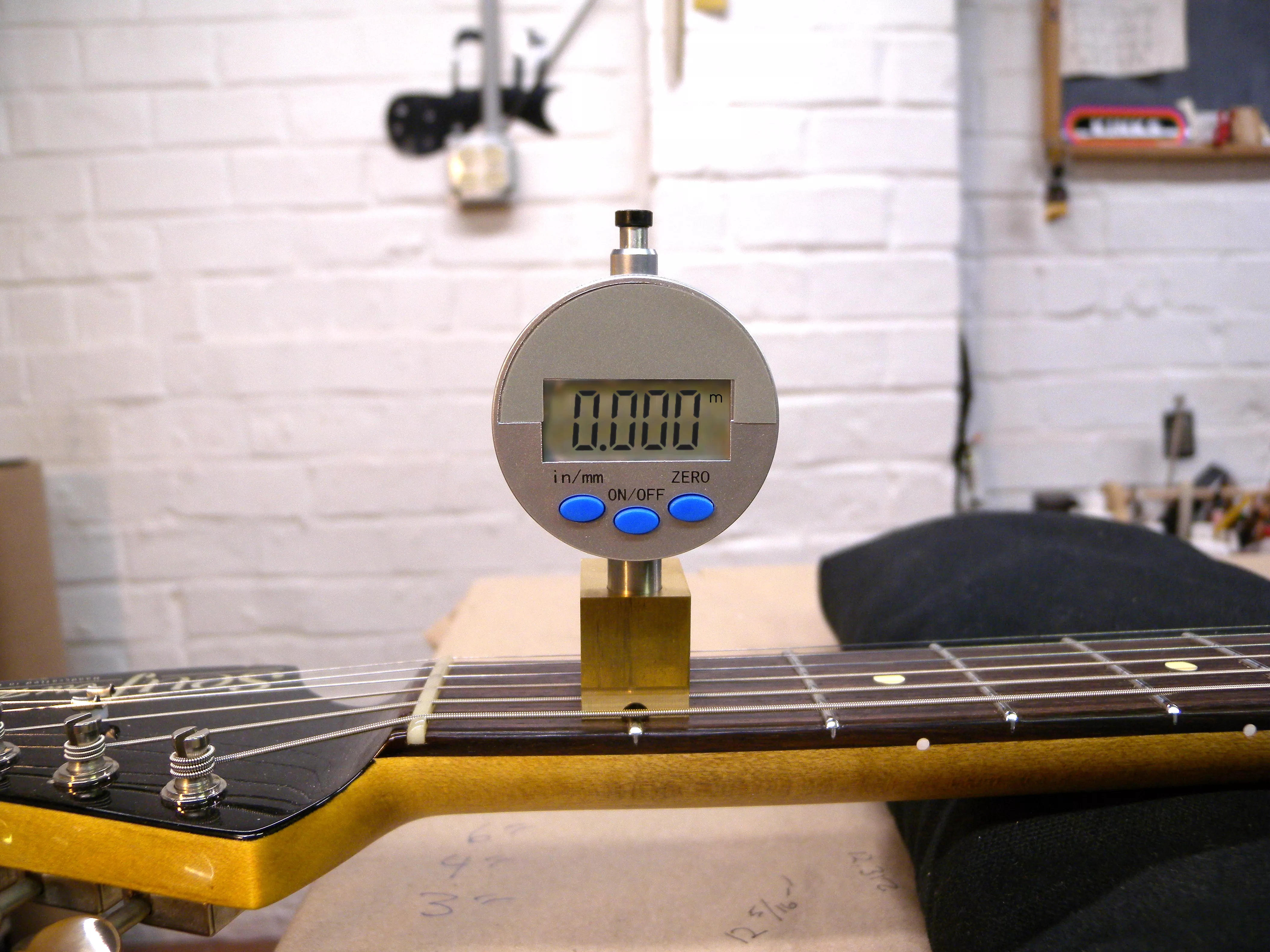 Digitale Tiefenlehre für Sattelschlitze