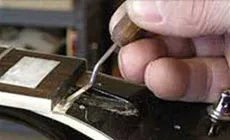 Reinigen Sie den Schlitz