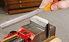 Entfernen Sie die Mutter, um die Gitarre zu schützen