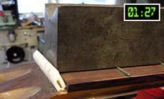 Klopfen der Schnurmutter lose