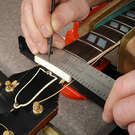 Anleitung für das Saitenabstandslineal