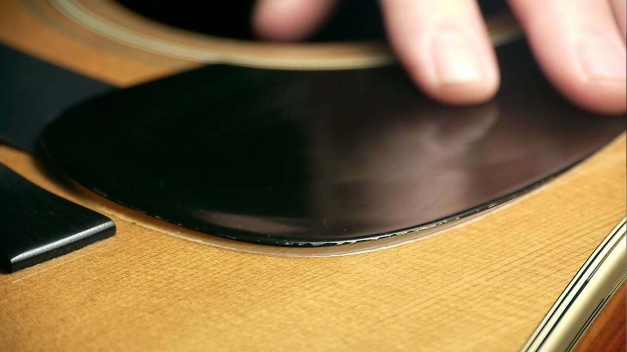 Austauschen eines geschrumpften Pickguards