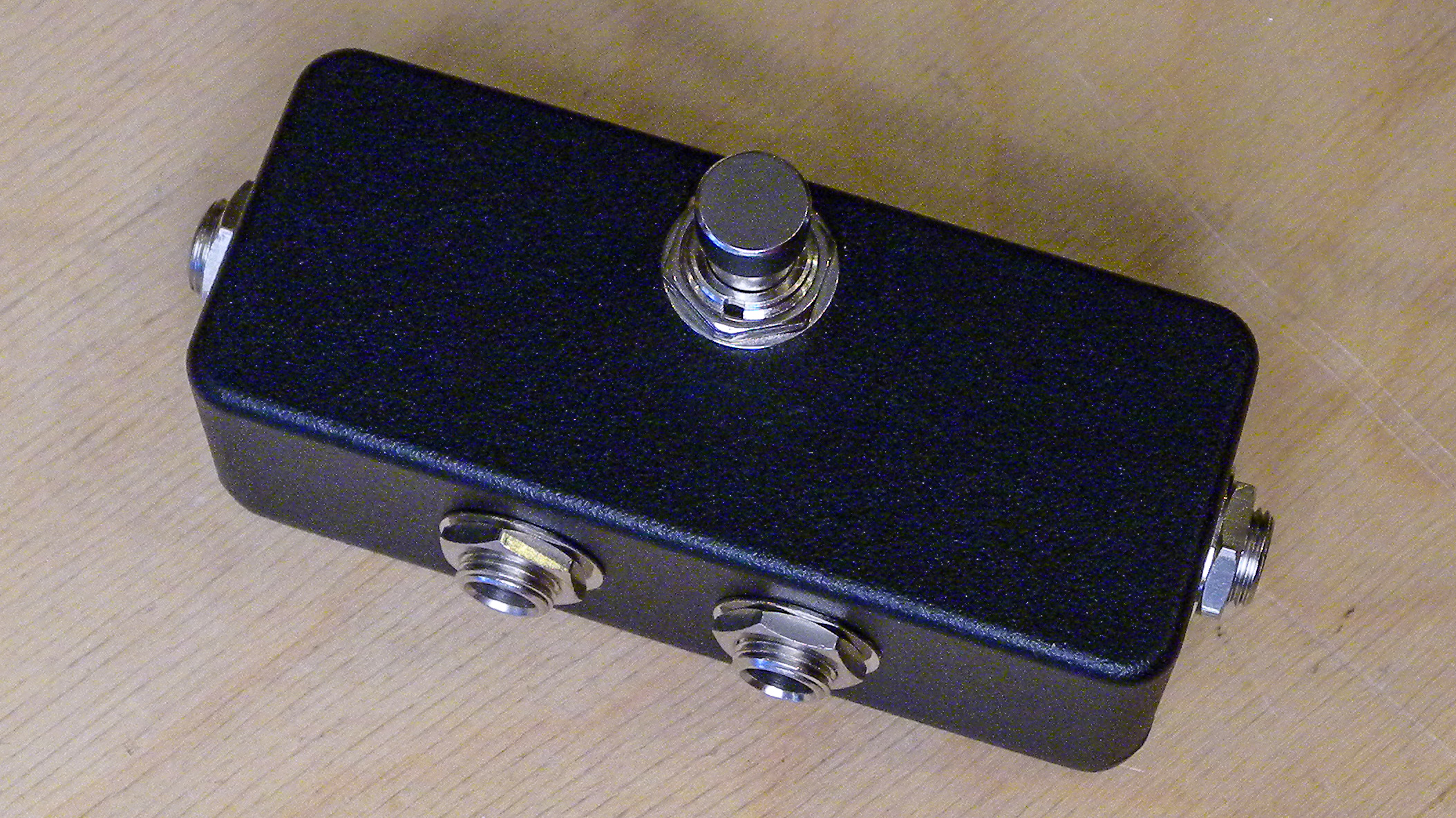 Baue dieses Bypass-Pedal auf, um deine Stumpfboxen AUSZUSCHALTEN! Baue dieses Bypass-Pedal auf, um deine Stumpfboxen AUSZUSCHALTEN!