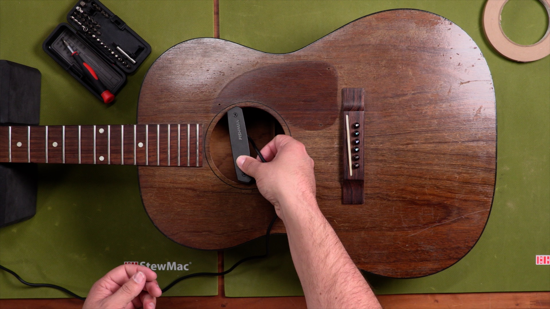 Auswahl und Installation von Akustikgitarren-Abholungen