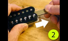 Foto: Entfernen des Humbucker-Magneten