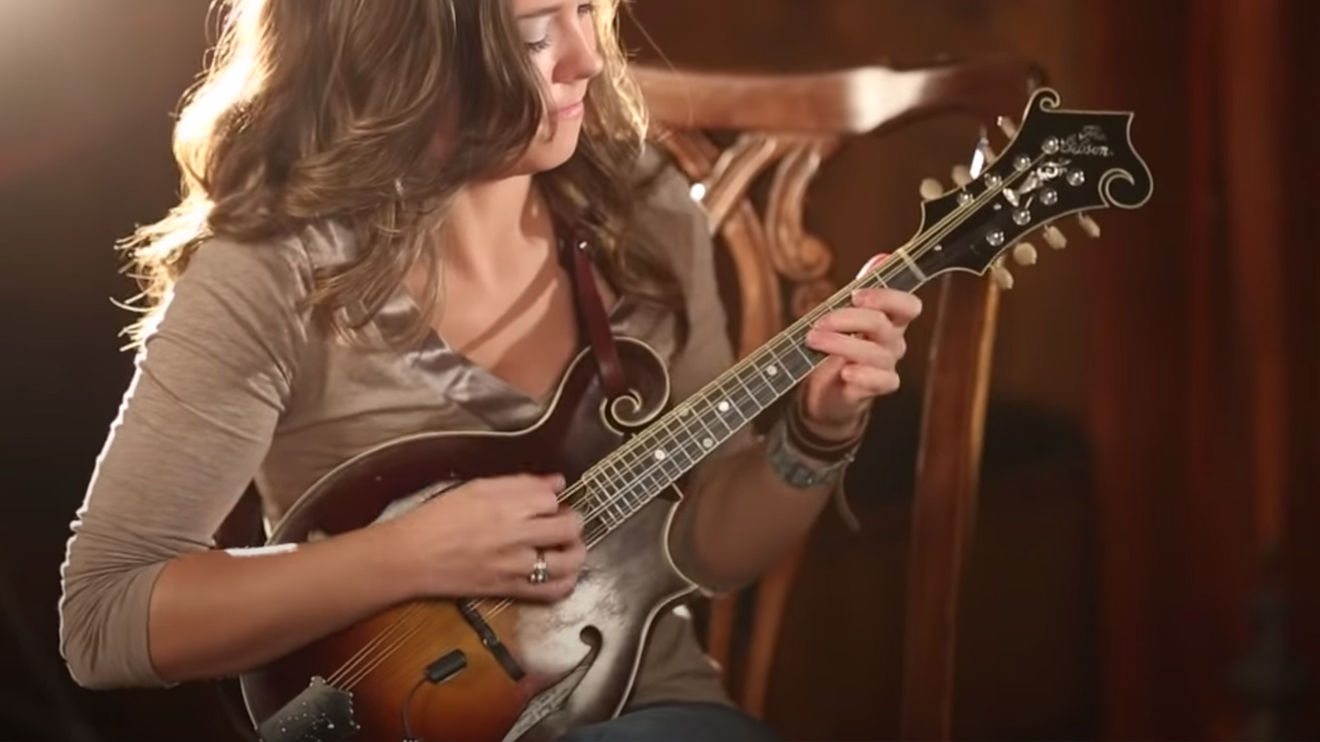 L.R. Baggs präsentiert Sierra Hull und Justin Moses