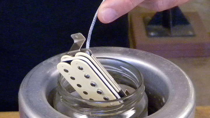 Keines Ihrer Bienenwachse? Pickups mit Paraffin ausgießen.