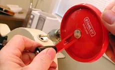 Installieren des Elektrosockels