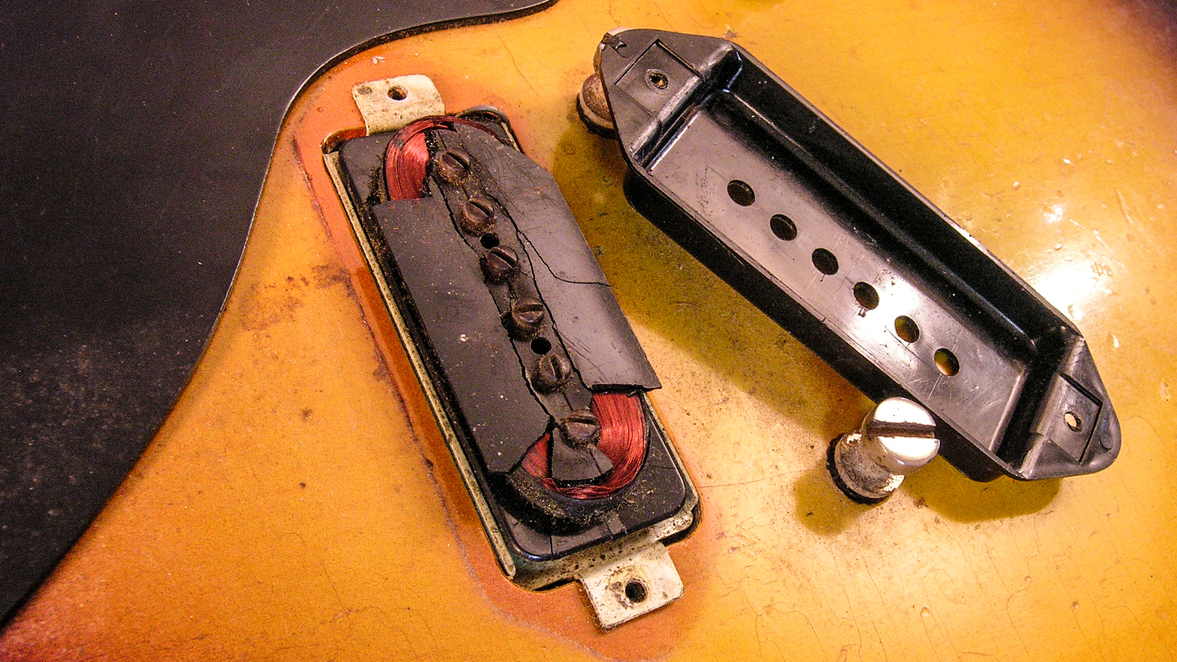 Verwendung von Kerzenwachs, um einen Vintage P-90 am Laufen zu halten