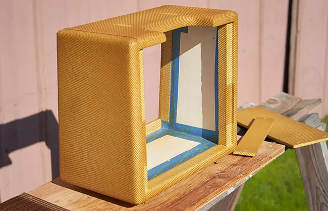 Amperekabine mit aufgebrachtem Lack