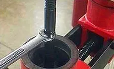 Den Schraubstock montieren