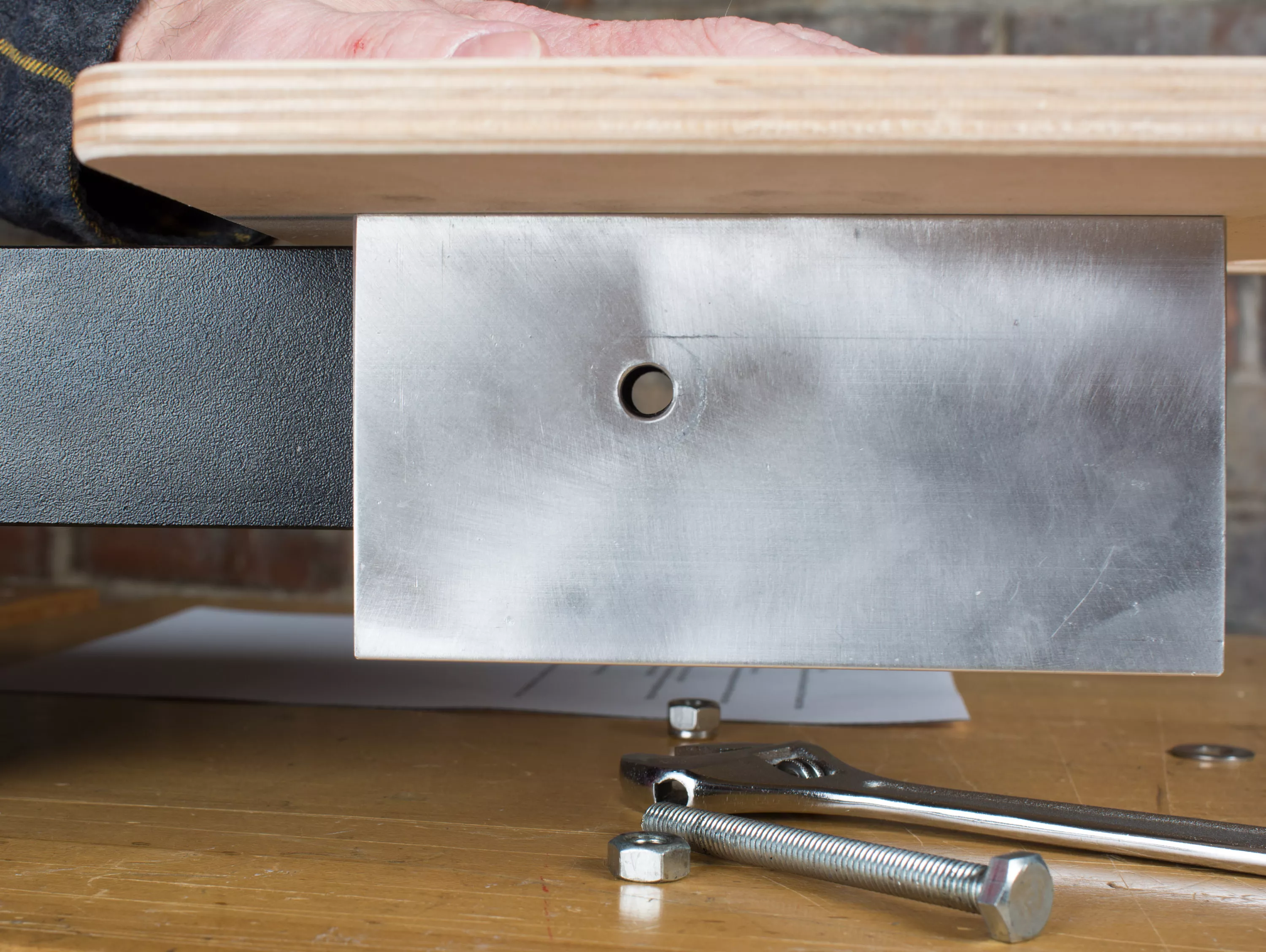 Auskleidung der Tischhalterung