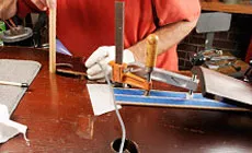 Foto: Einspannen der Bassbar