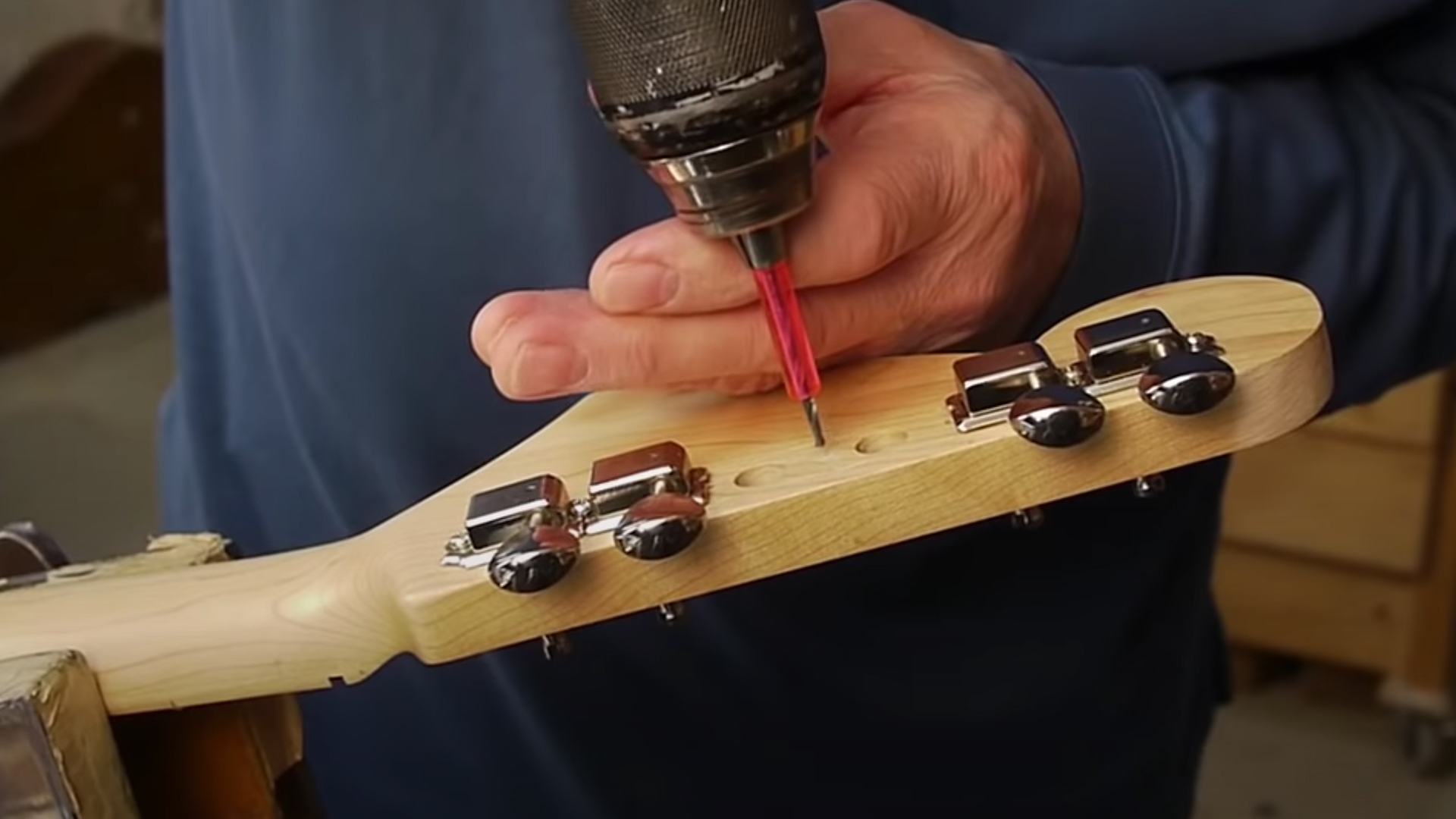 Reparieren einer abgebrochenen Tunerschraube