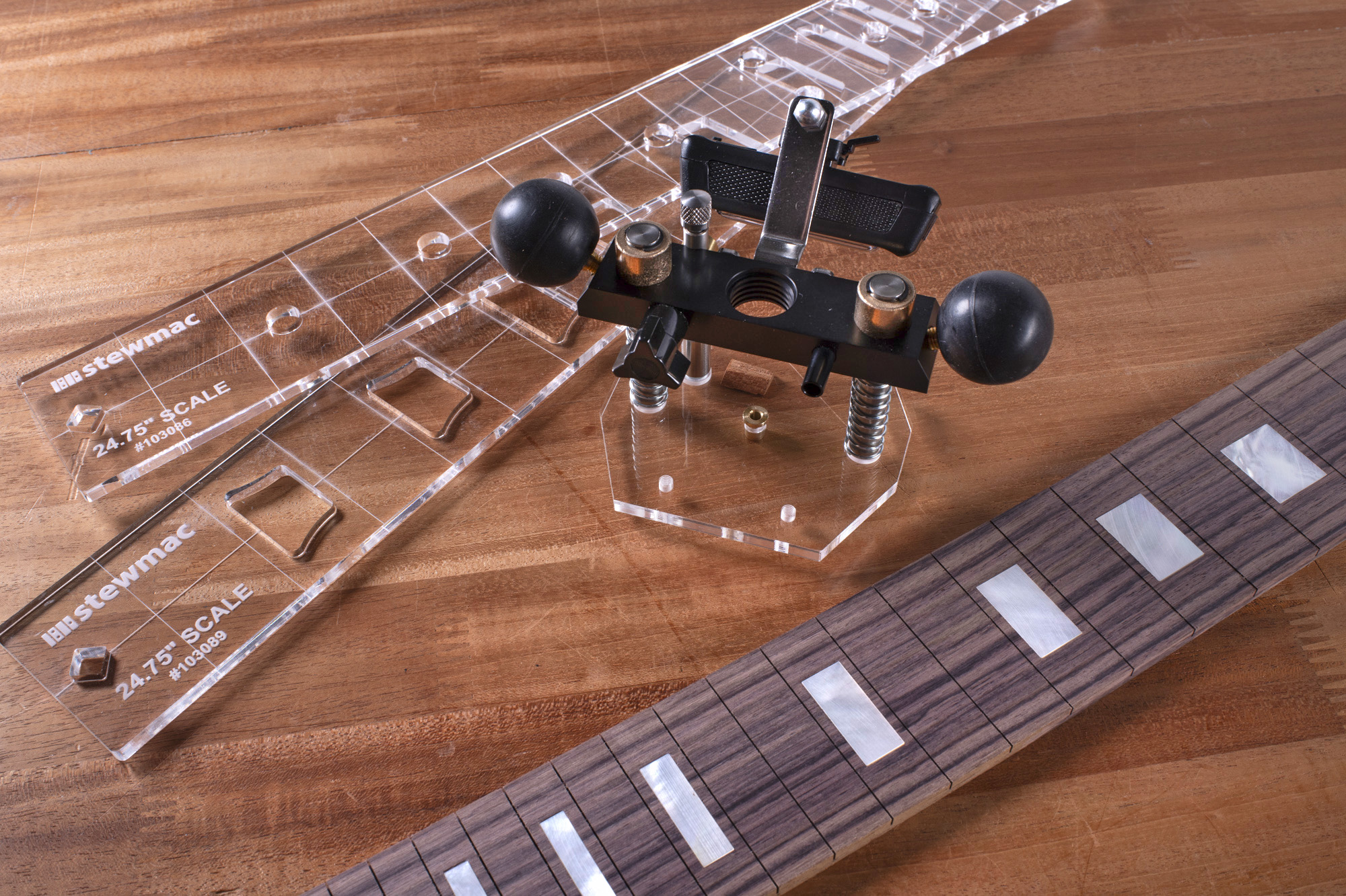 Werkzeuge für das Oberfräsen von GriffbrettGriffbretteinlage