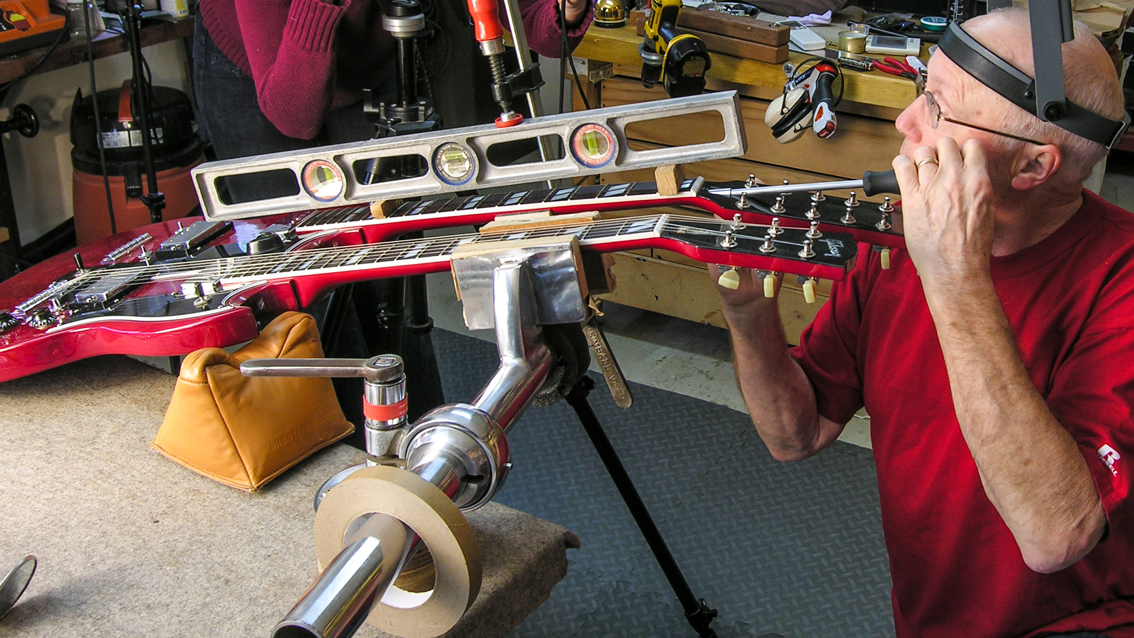 Schmerzen im Nacken: Gibson Doppelhals mit gebrochenem Stiel