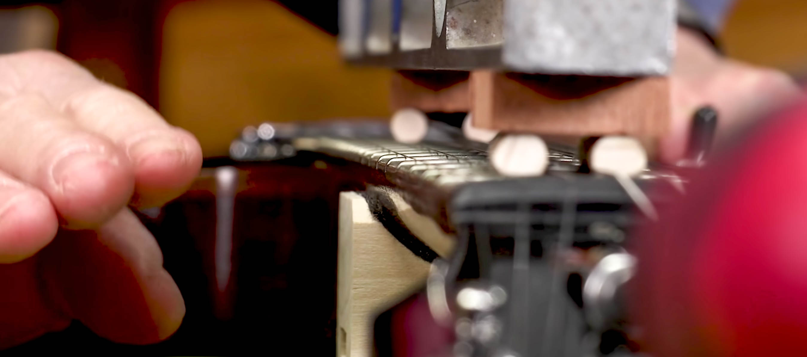 Gitarrenhals mit Backbow