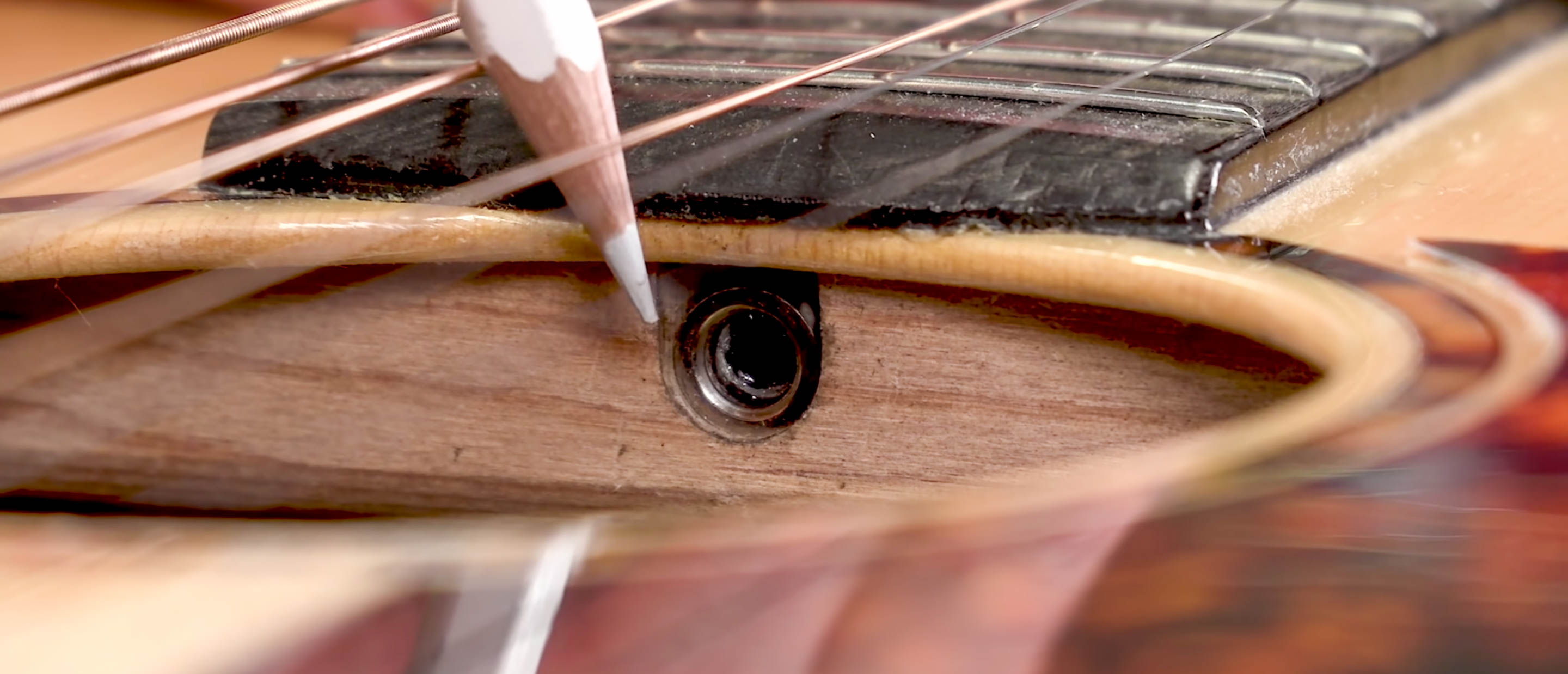 Einstellung der Bohrstange für Schallloch