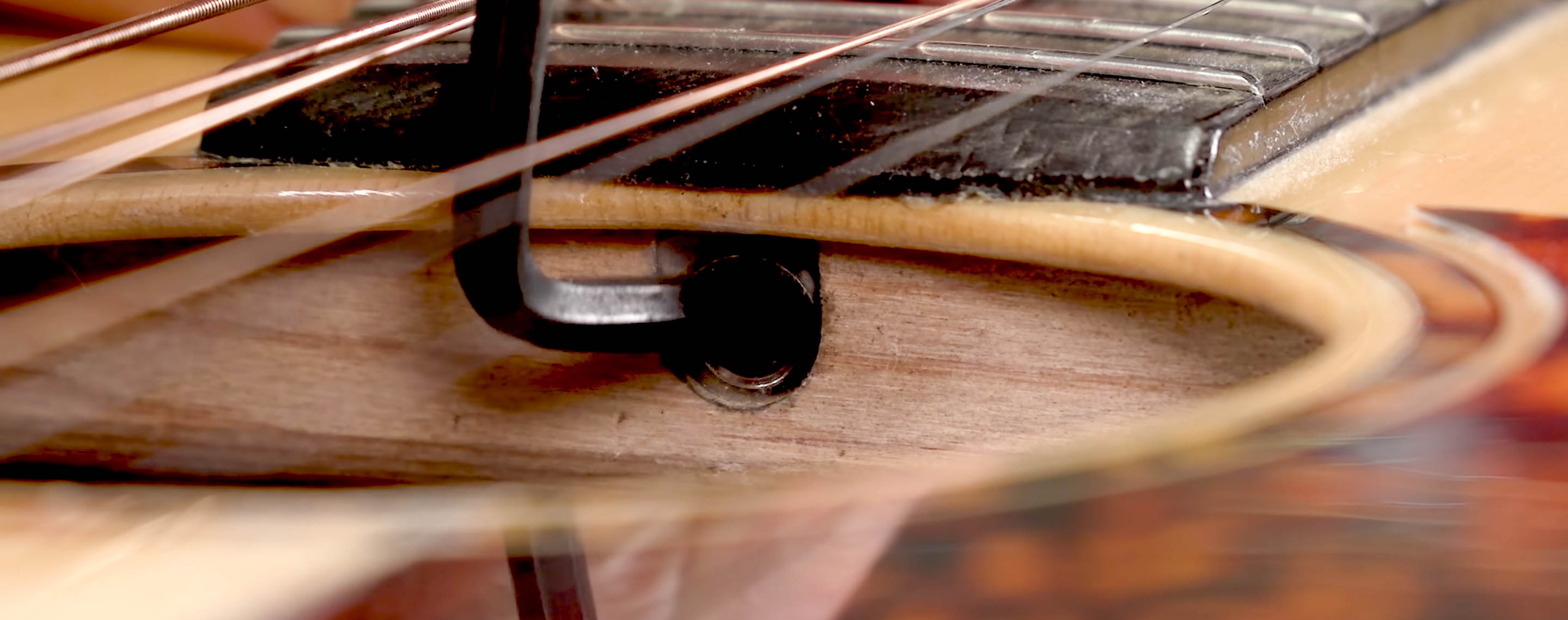 Innensechskantschlüssel im Bohrloch der Stange