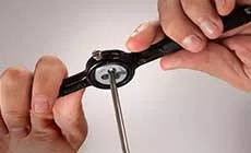 Schneiden des Gewindes an einer Stange