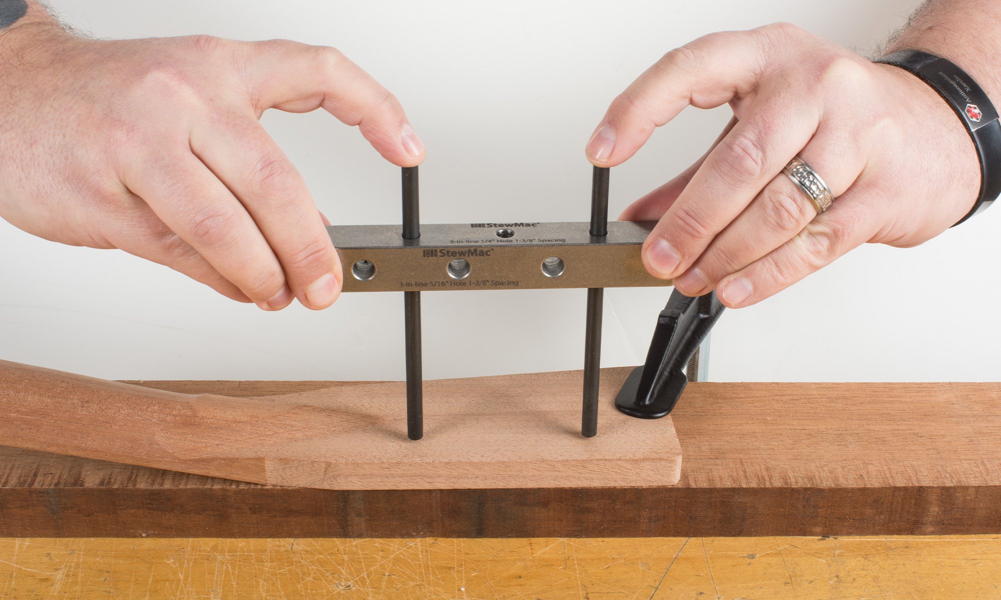 Anleitung zum Guitar Tuner Drill Jig 