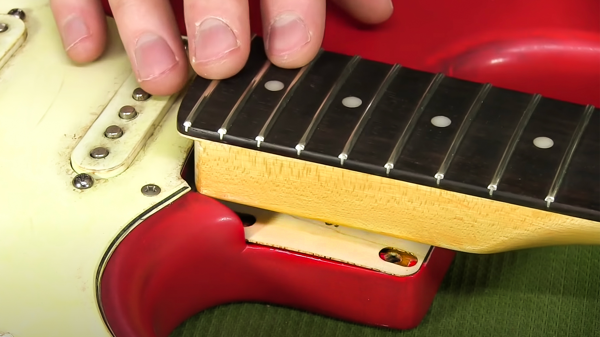 Ändern Sie den Winkel eines Halses mit StewMac Hals-Scheiben