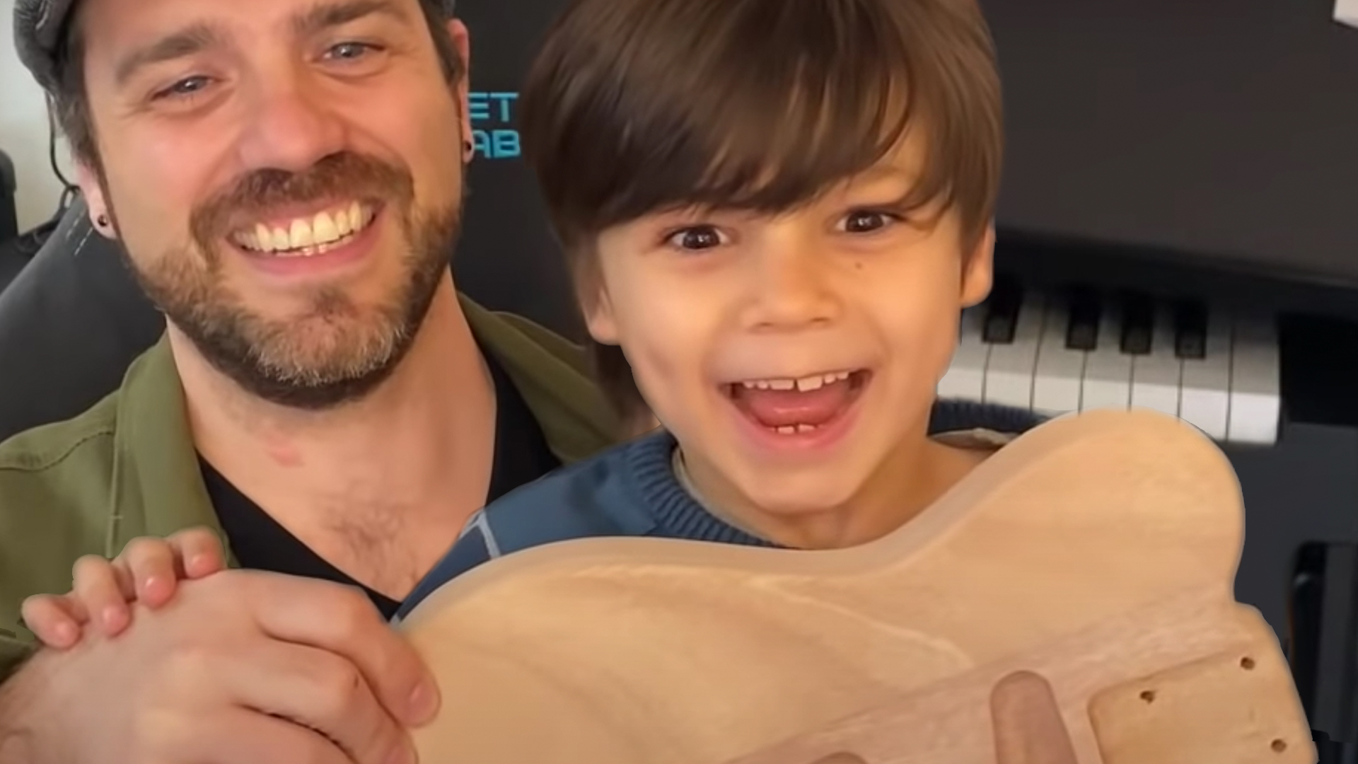 Vater und Sohn bauen ein Gitarrenset