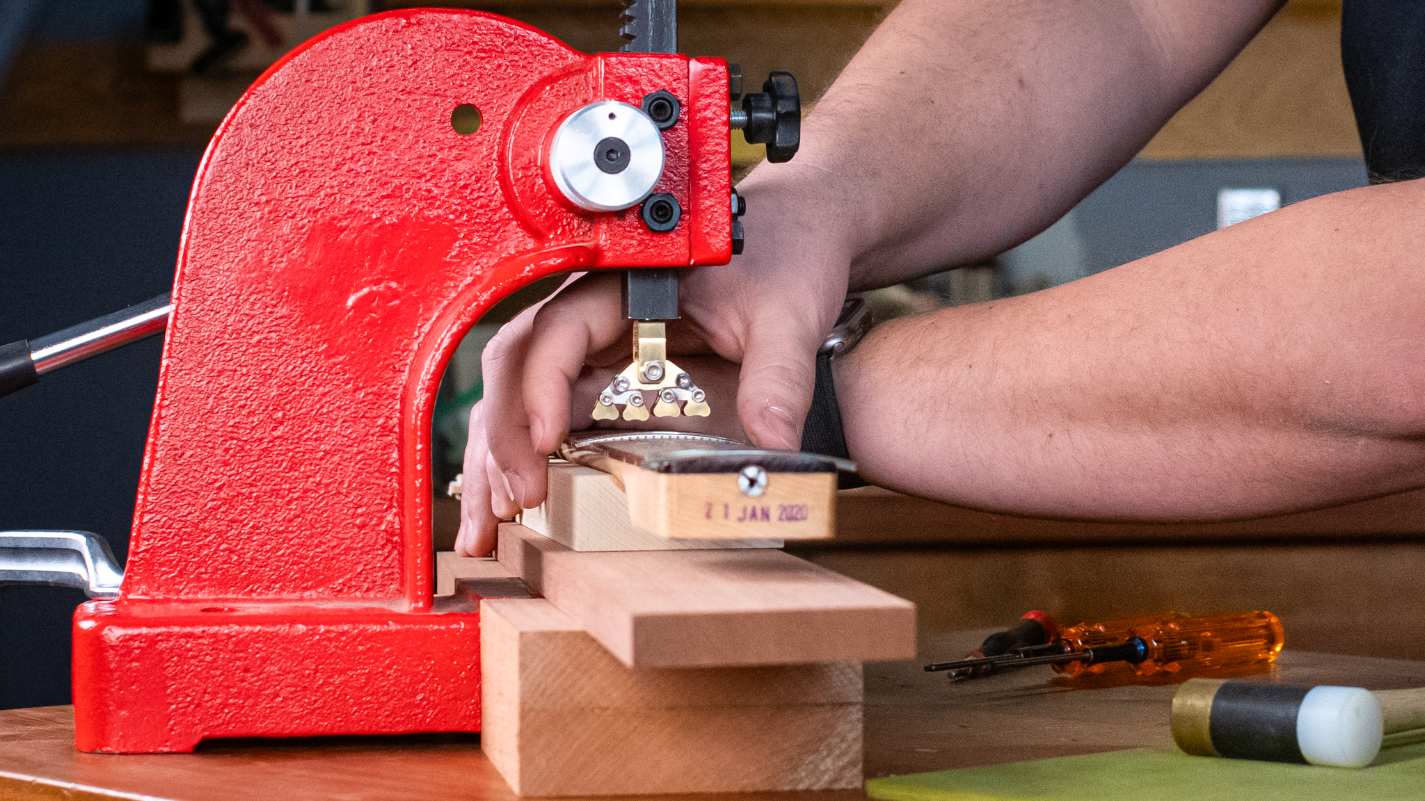 Einbau einer Fractal Fret Press in deine Bundierpresse Einbau einer Fractal Fret Press in deine Bundierpresse