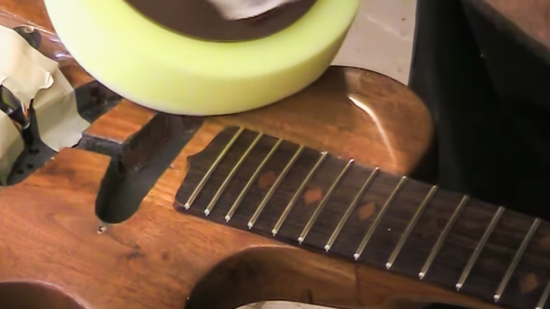 Schaumpolierpad für Gitarren-Finishing