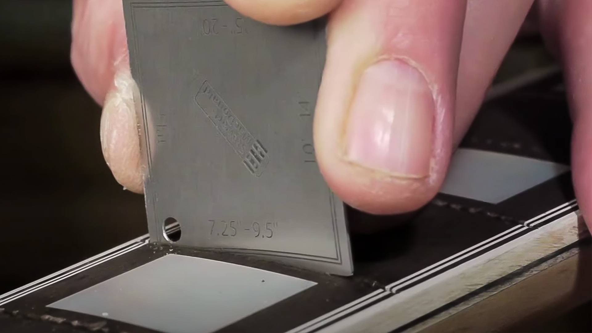 Messlehre für Bundschlitz-Tiefe