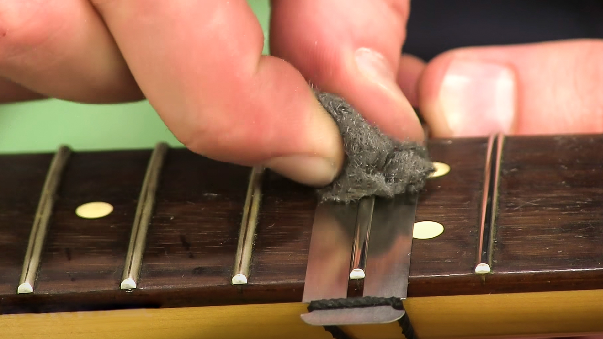 StewMac Fingerboard-Schutzvorrichtungen schützen Ihr Brett beim Feilen oder Polieren von Brechen