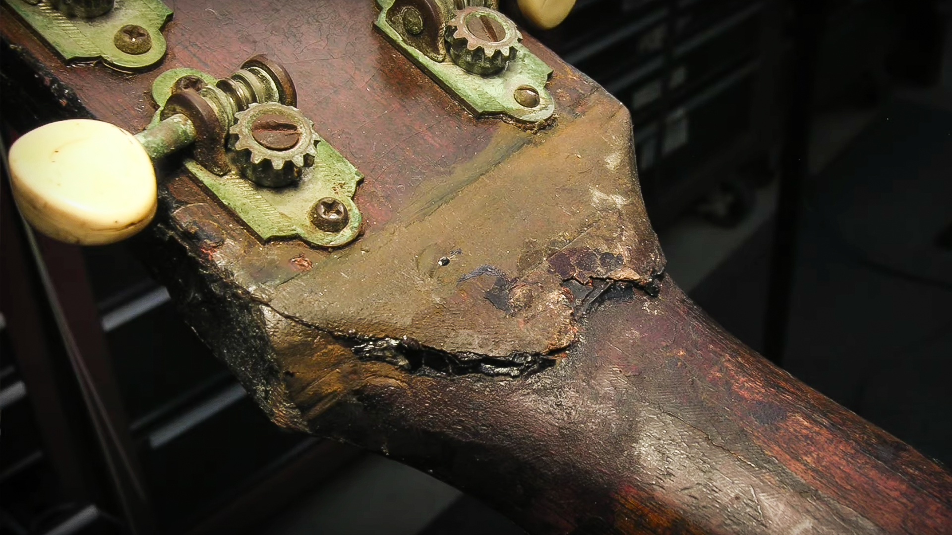 Schwenkbare Griffklemmen für Gitarrenreparatur und -bau