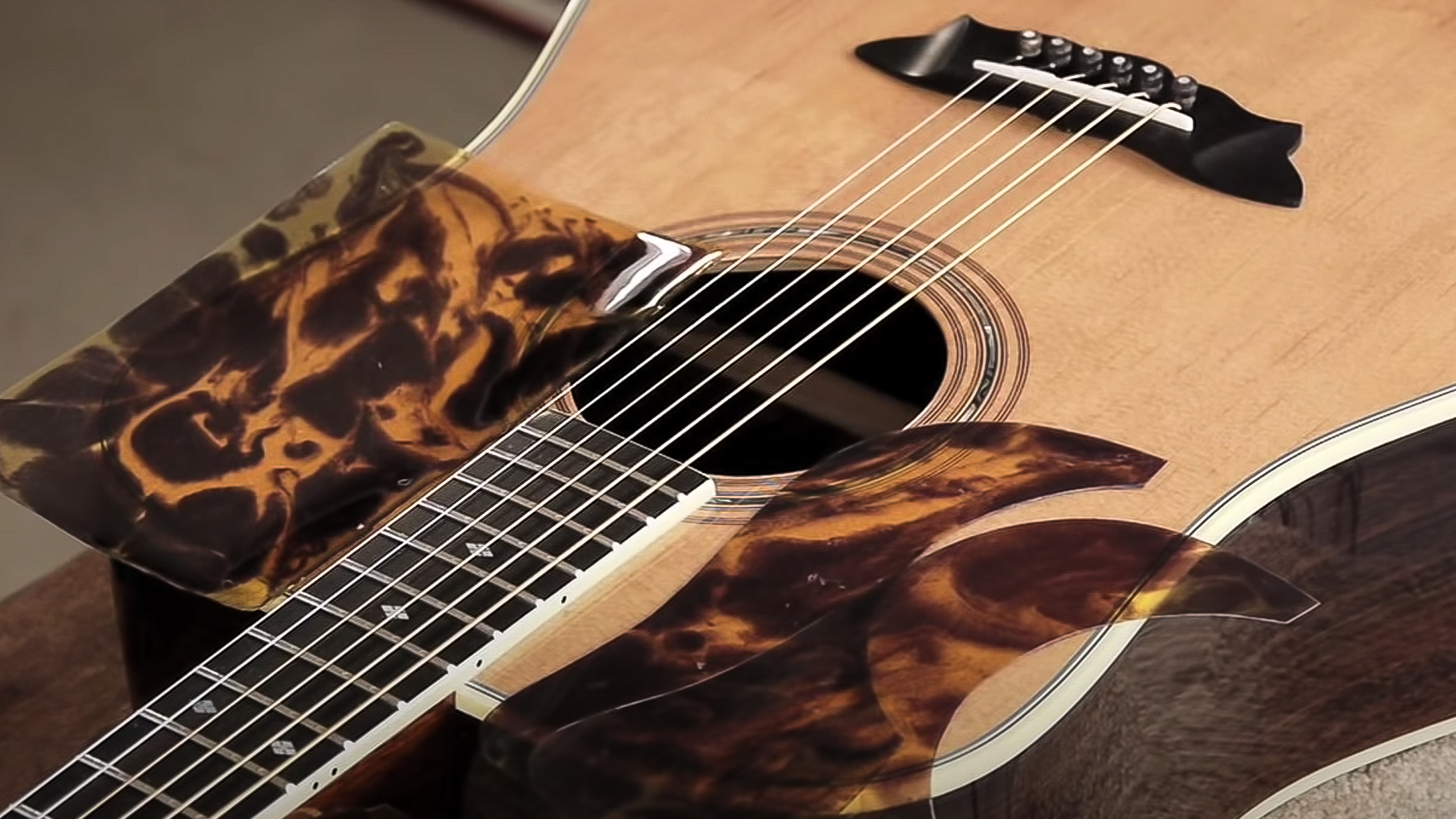 Tortoloid-Pickguard-Material