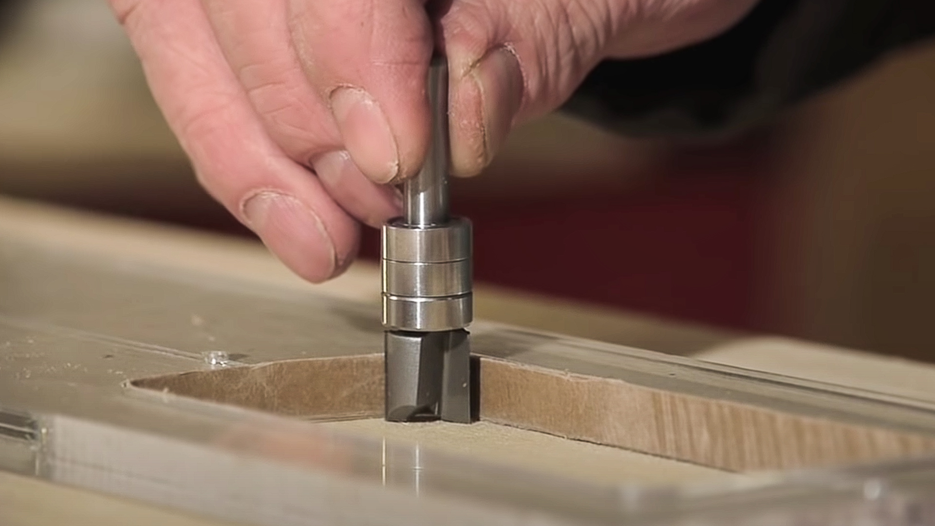 Halsgelenk-Routingvorlage für Kotflügel