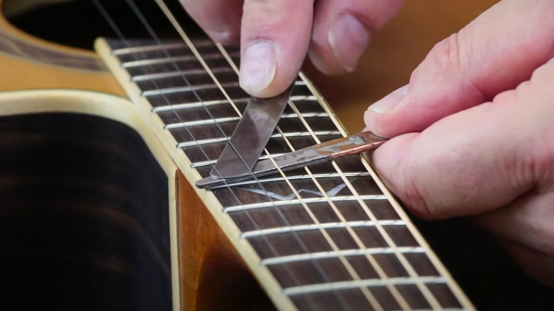 Nut and Saddle Sander Demo von Roberto Fontanot