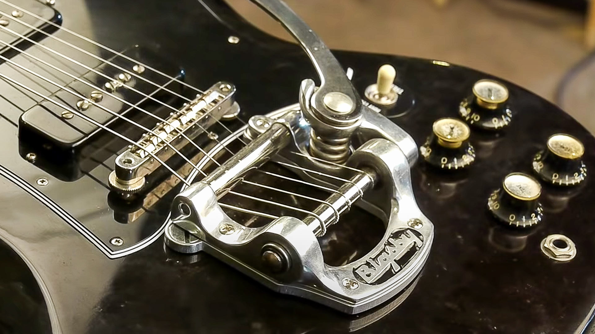 Vibramate Bigsby Vibrato-Halterung: keine Bohrung!