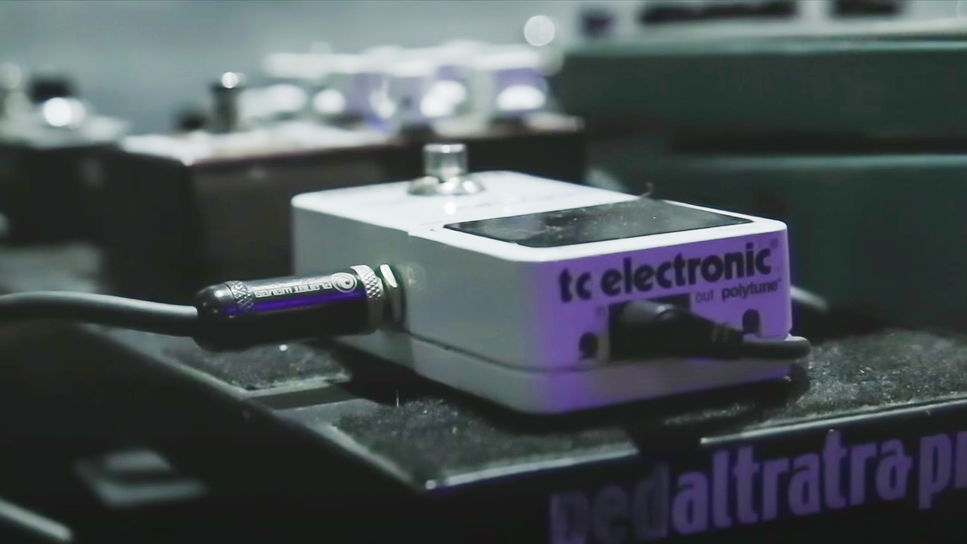 Zwischen den Buried & Me Talk amerikanischen Bühnenkabeln