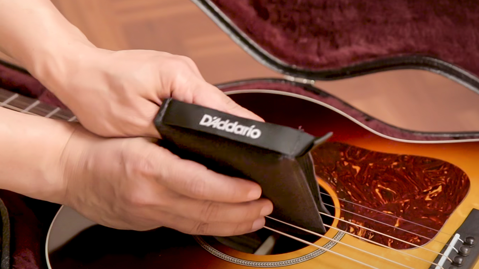 So halten Sie Ihre Gitarre befeuchtet