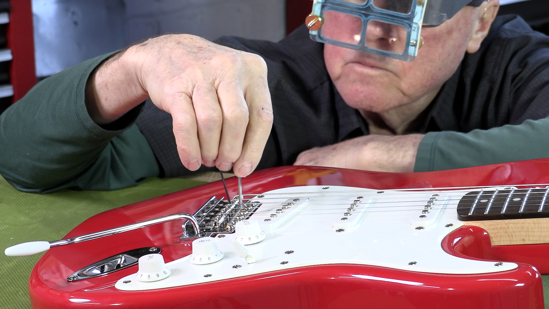 3 einfache Mods, mit denen dein Fender Squier Stratocaster Play großartig wird!