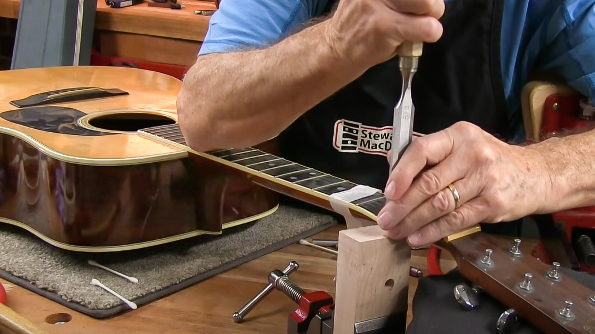 Einfache Reparatur der Binding an einen Martin D-35