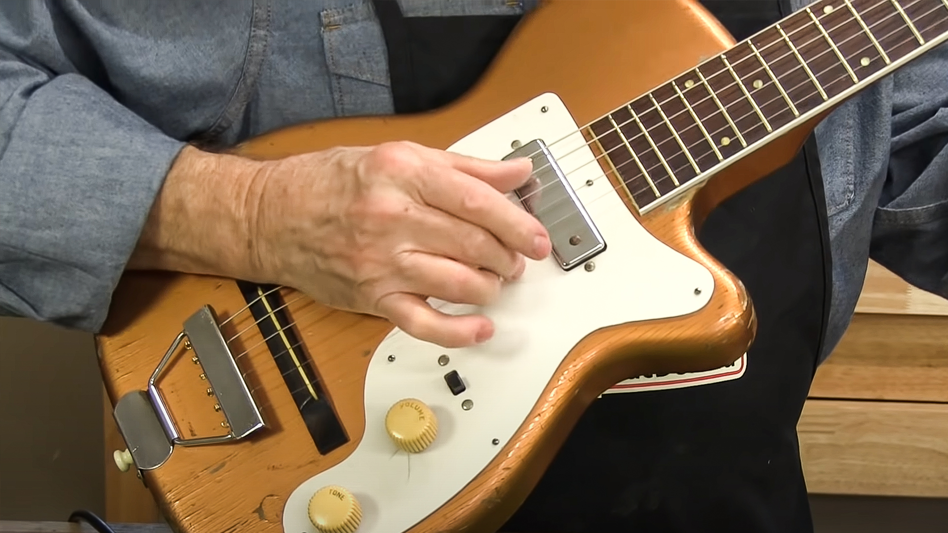 Befestigen eines verzogenen Halses mit Kohlefaser