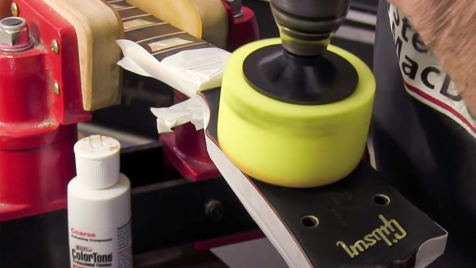 Glänzendes Finish mit Schaumpolierpads