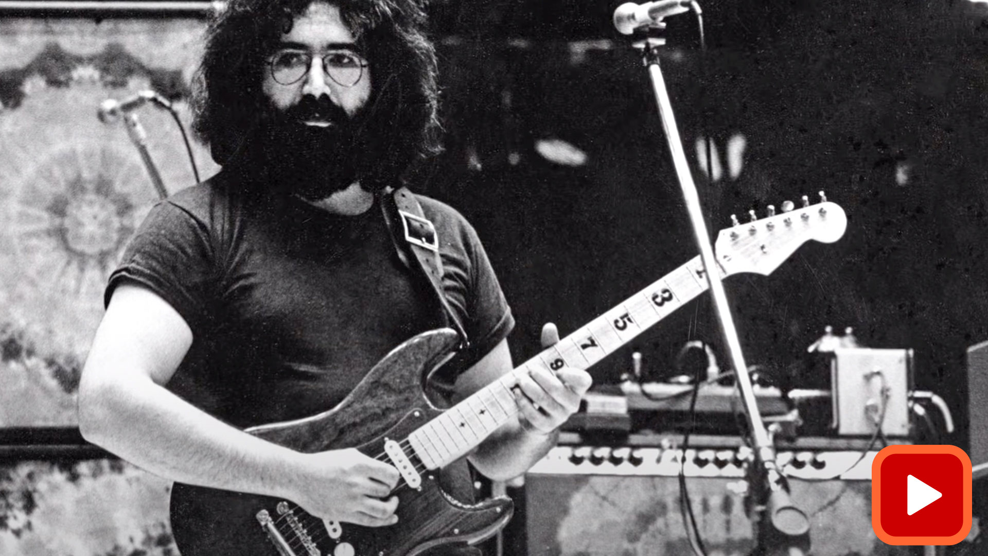 Jerry Garcia spielt Gitarre mit Holz-Pickguard