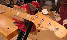 Schraubstock mit Jazz Bass